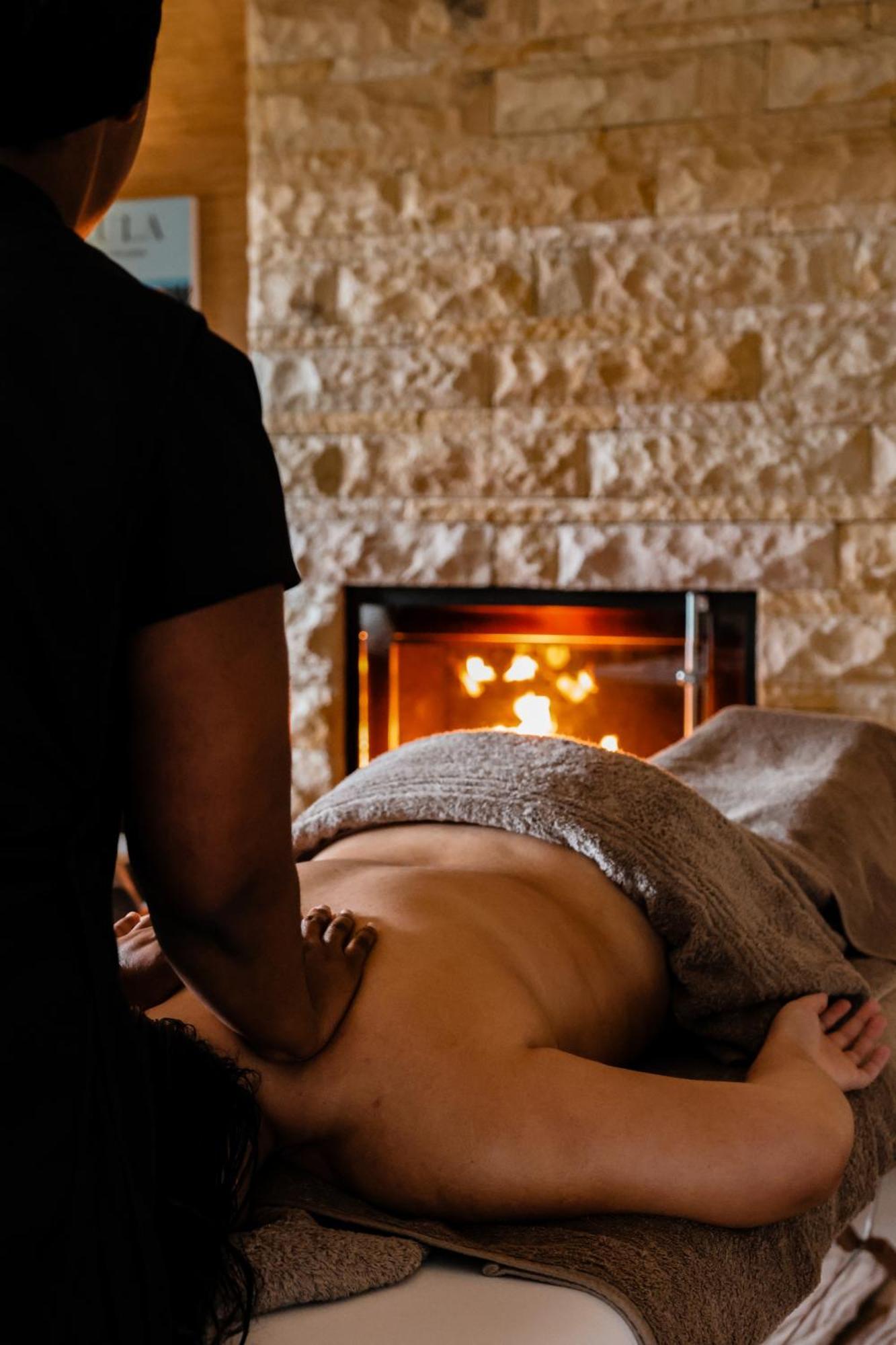 페줄라 리조트 호텔 앤 스파 나이스나 외부 사진 A massage