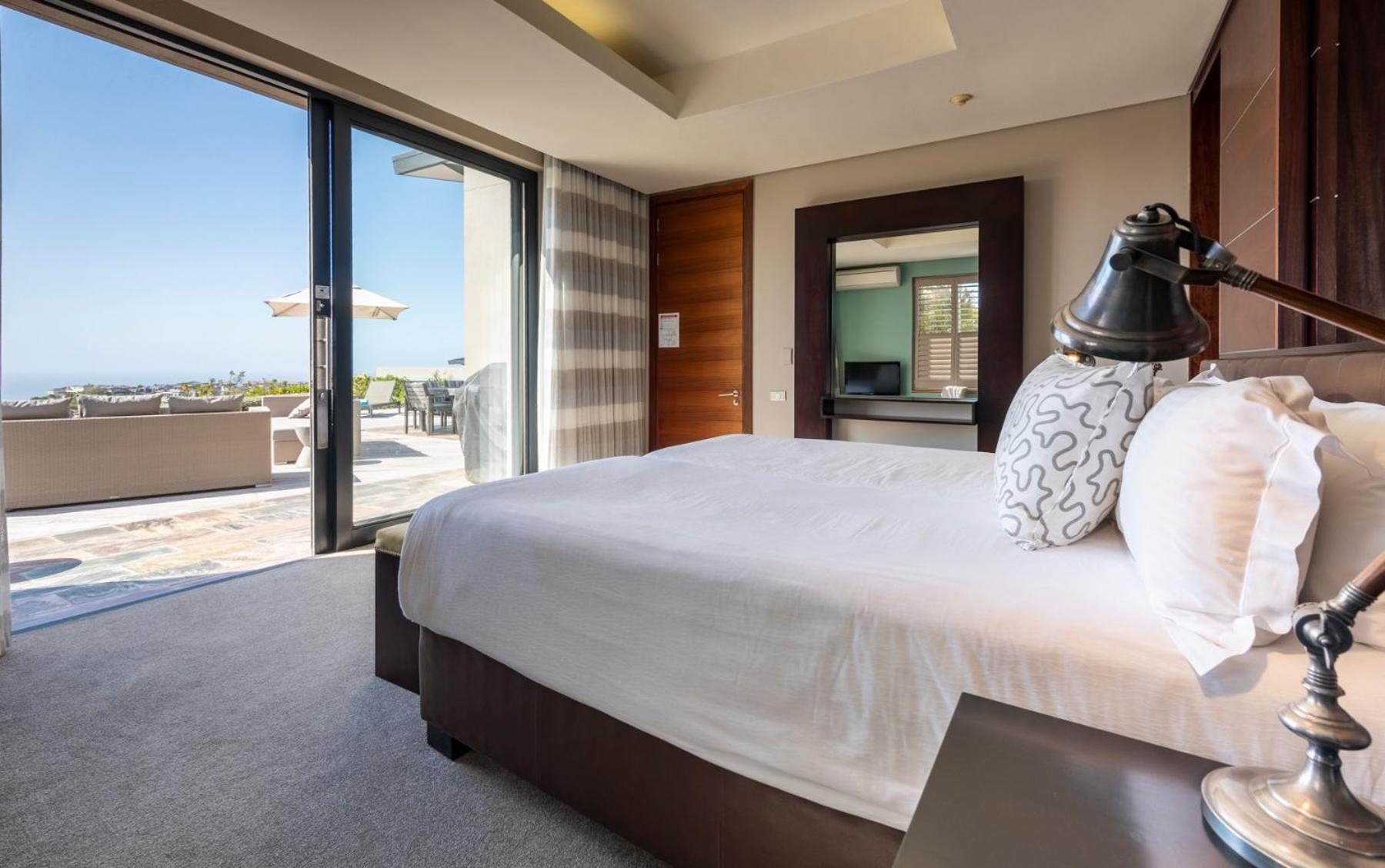 페줄라 리조트 호텔 앤 스파 나이스나 외부 사진 A bedroom at the Cape Town edition